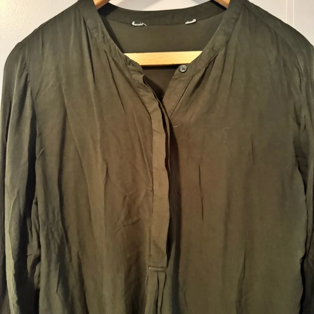Elegant Dark Green Women's Top - Picture 3 of 4